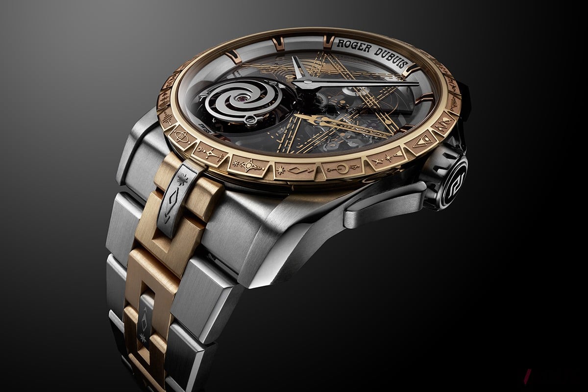 前作のブラックベゼルと趣向を変えたピンクゴールドのベゼルでは“記号言語”がさらに存在感をアップ