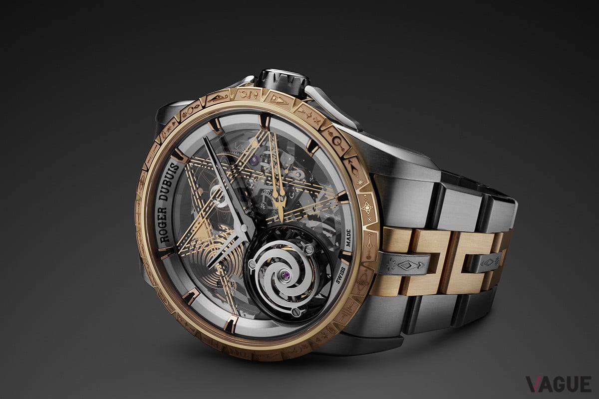 ピンクゴールドとチタンというバイマテリアルでの表現が神秘的な存在感を与えている