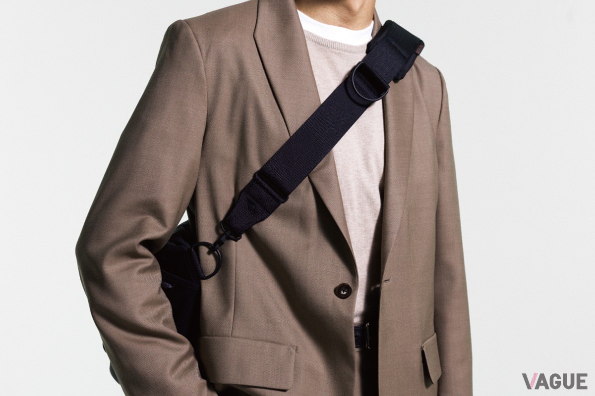 MESSENGER BAG
