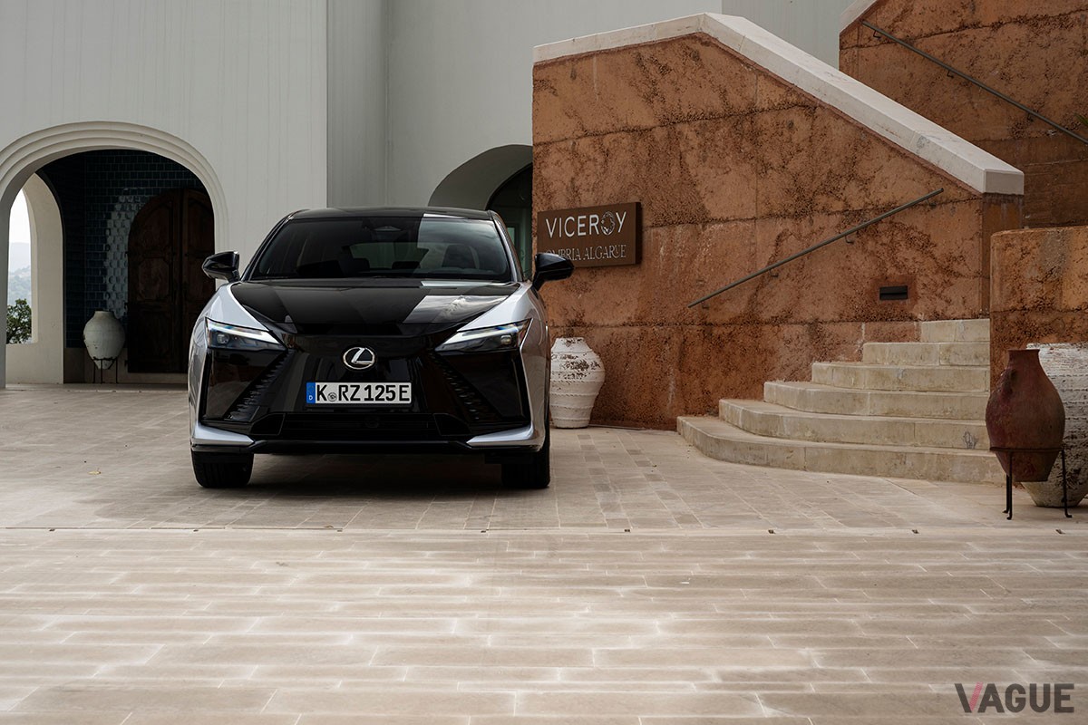 レクサス新型「RZ550e“Fスポーツ”」