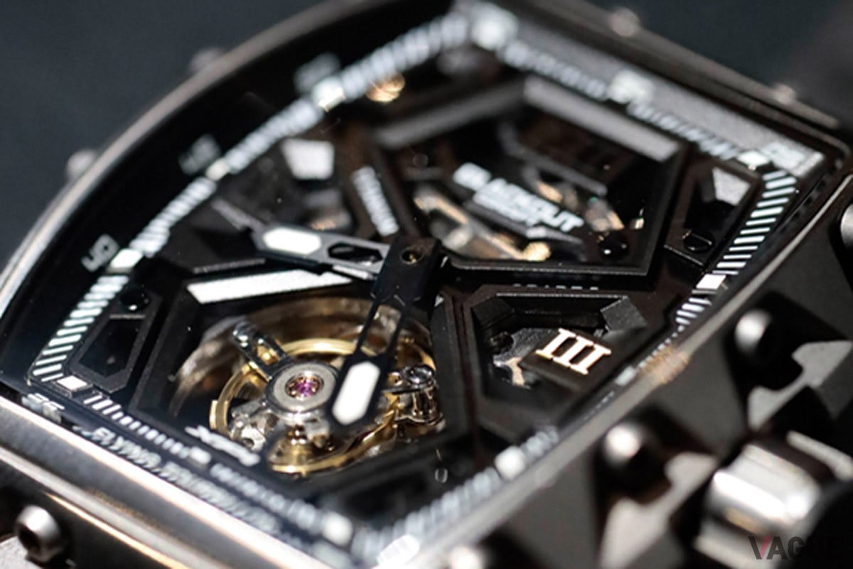 トゥールビヨン美しい仕上げと高度な機構は、主に高級時計に搭載されることが多い