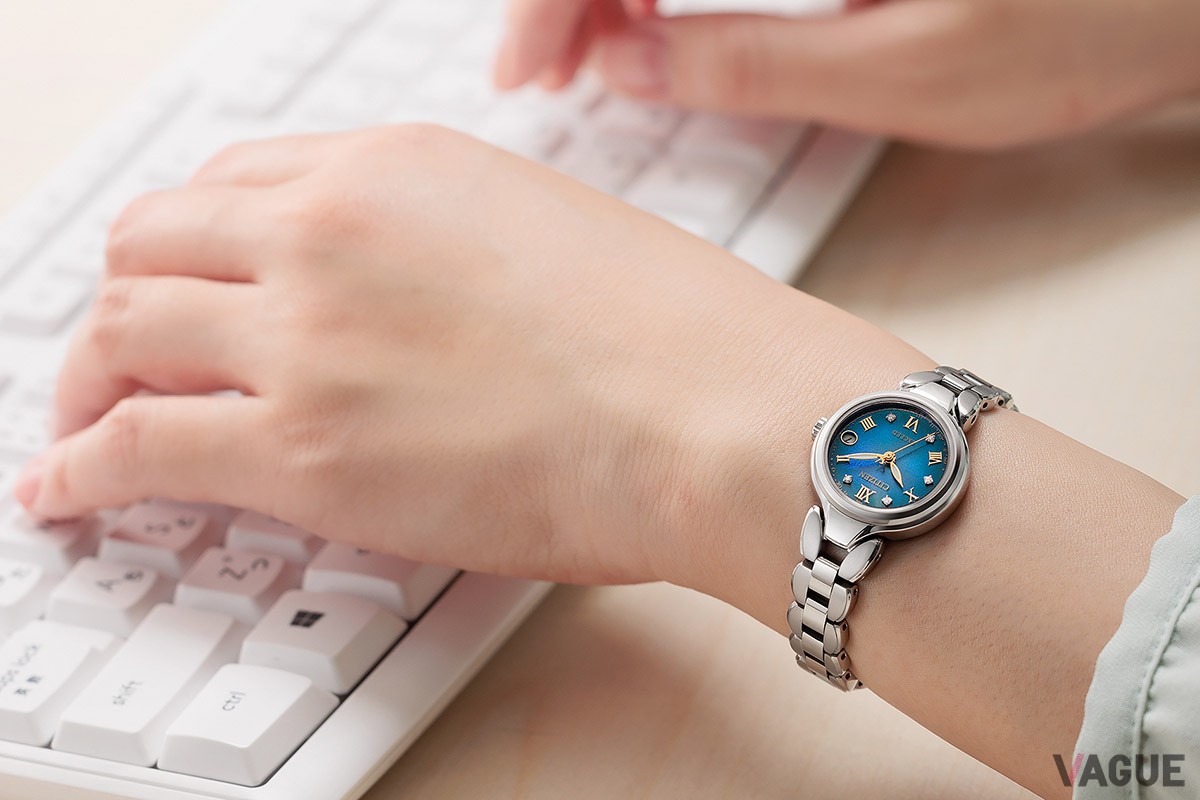 扱いやすいサイズだが色彩とダイヤによって存在感の高い一本に