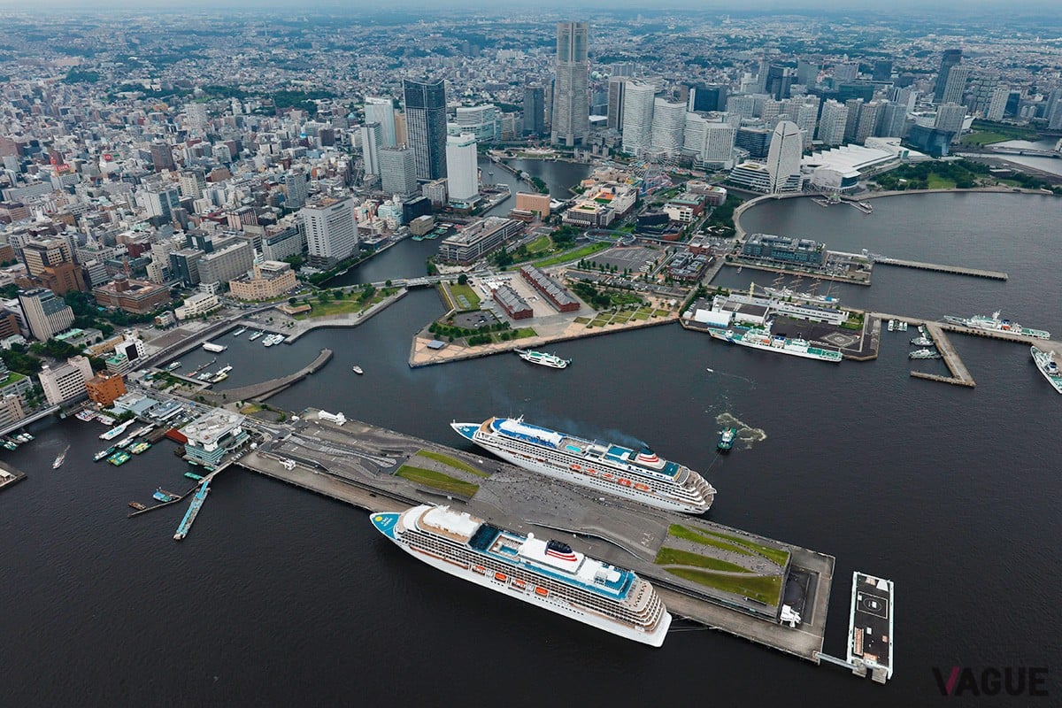 横浜港大さん橋国際客船ターミナルに停泊する飛鳥Ⅲ＆飛鳥Ⅱ