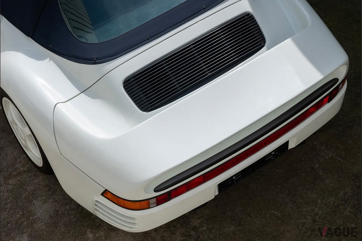 不慮の事故から世界で唯一のオープン仕様に生まれ変わったポルシェ「959スピードスター」（C）RMサザビーズ