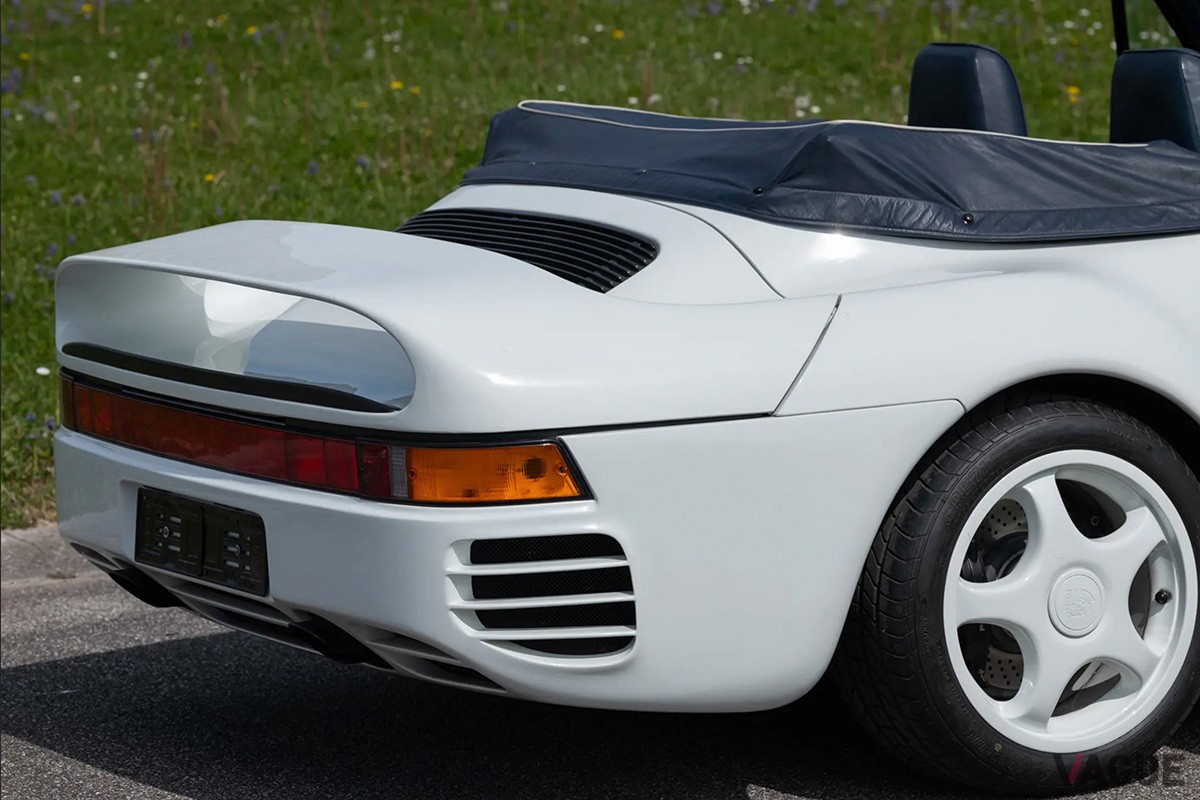 不慮の事故から世界で唯一のオープン仕様に生まれ変わったポルシェ「959スピードスター」（C）RMサザビーズ