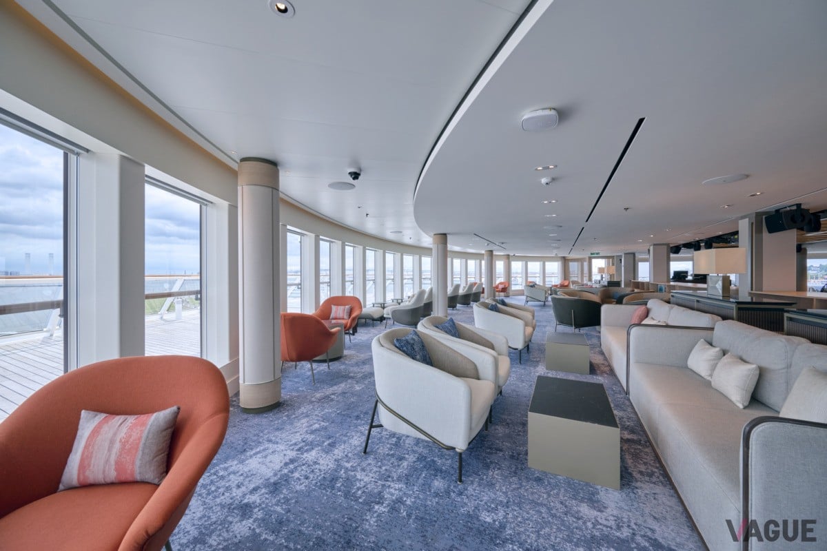 「ビスタラウンジ」（11デッキ）