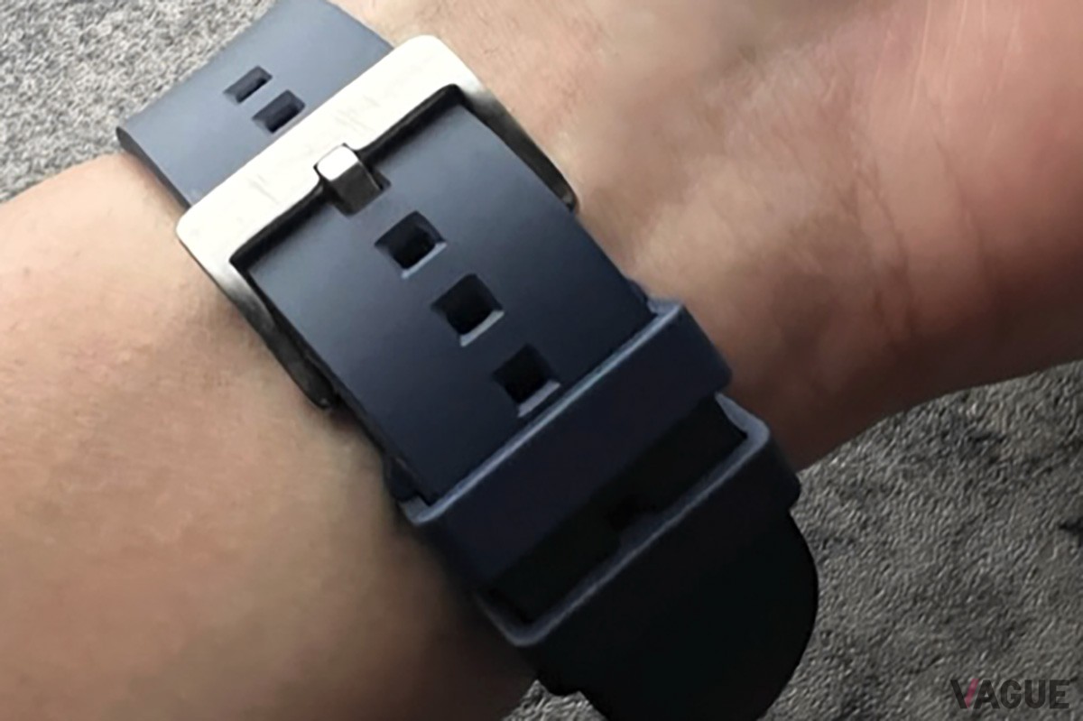 ブラックはTPOを問わず身につけやすいオールラウンダー。シンプルな色とデザインだからこそ、素材の質の高さをダイレクトに感じられるモデル
