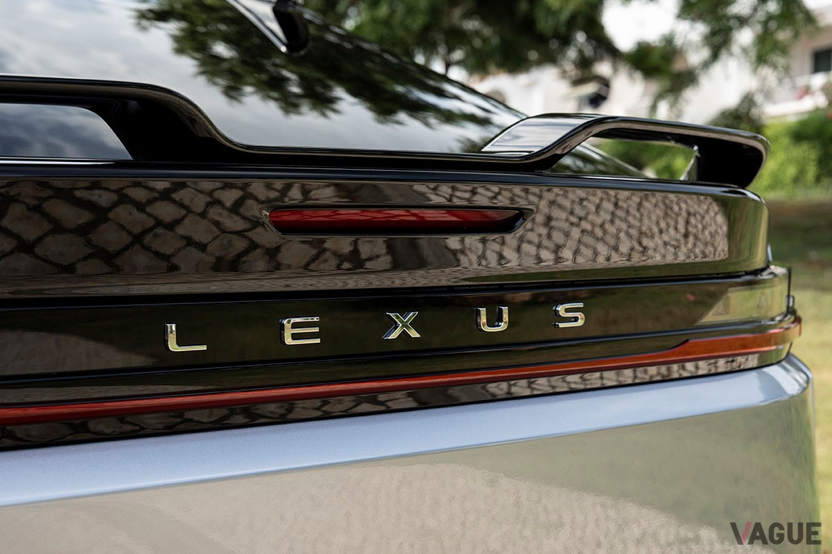 レクサス新型「RZ550e“Fスポーツ”」