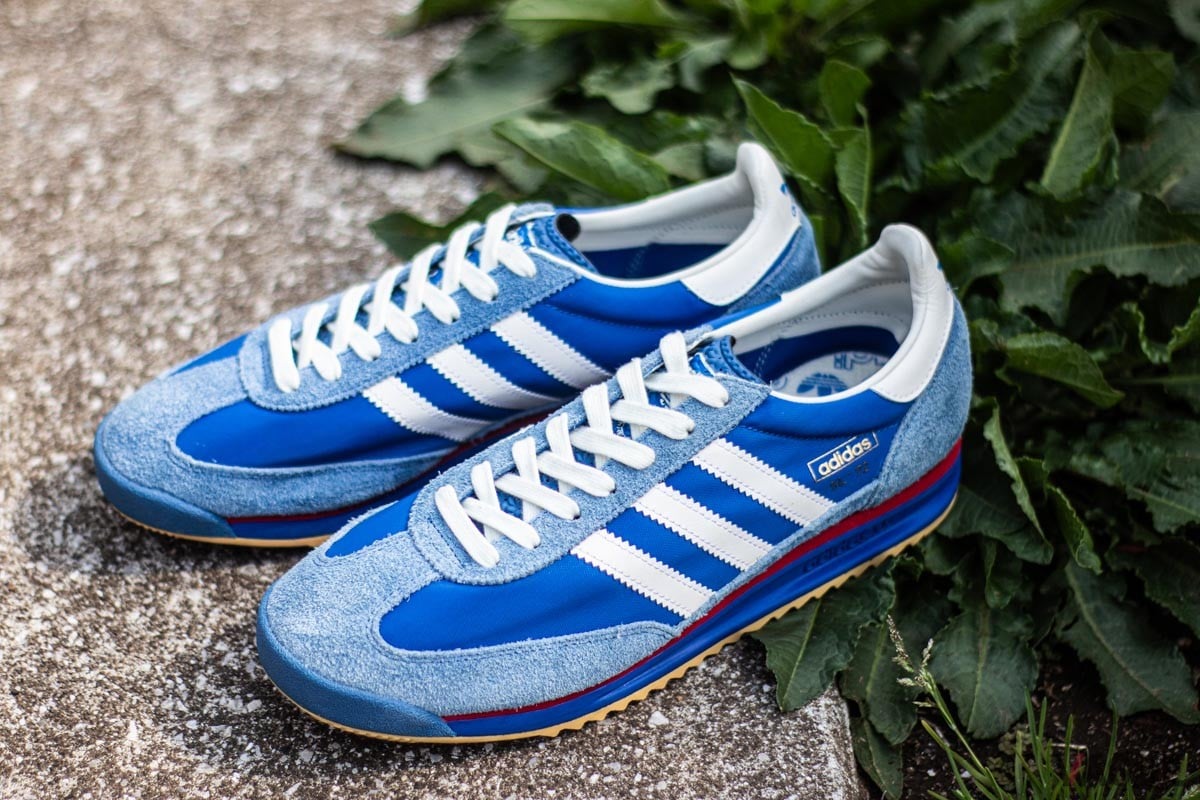 「SL 72（エスエル72）」は、1972年のミュンヘン五輪をきっかけに誕生したモデルで、いわゆるレトロランニングスニーカーに分類されます。一方で、ボブ・マーリーが愛用していたことから、アーティストやファッション業界にも多くのファンを持つように。ただのスポーツスニーカーではなく、カルチャー的な背景を持つ伝説的な一足としても人気です。