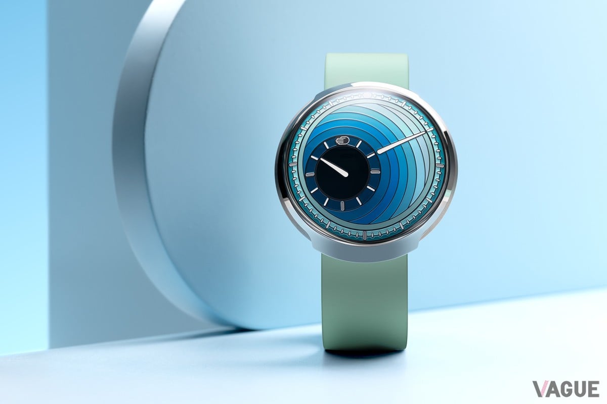 ダイヤル全体が常に変化しながら、どの角度から見ても直感的に時間が読み取れるような表示を実現（Type 8 DE2・ブルー）