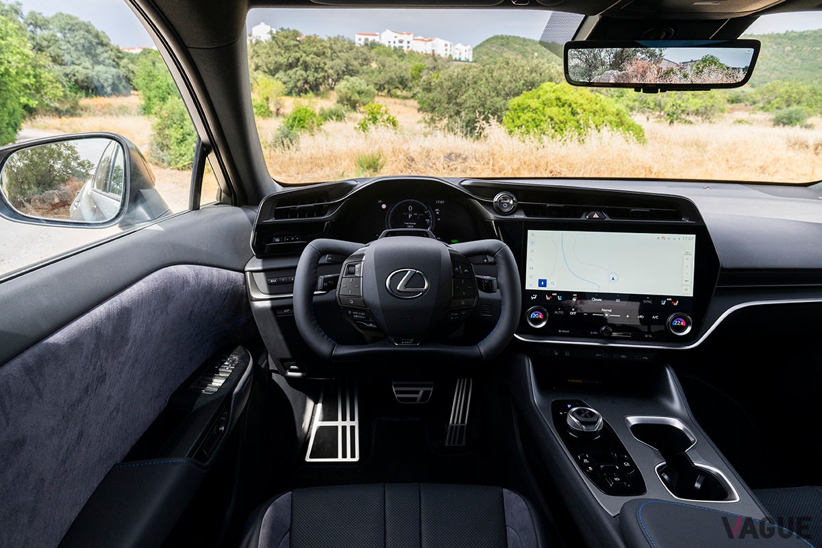 レクサス新型「RZ550e“Fスポーツ”」