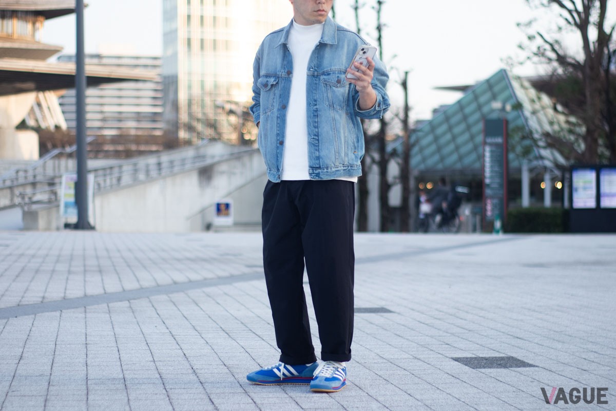 ナイロンとスエードを組み合わせたアッパーに、細身のシルエットが特徴。70年代らしいクラシックな雰囲気が今なお新鮮で、ファッションアイテムとしても人気です。