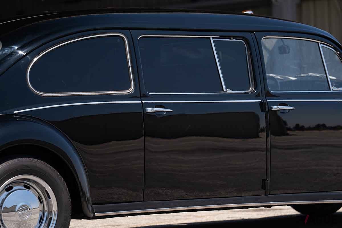 オークションに出品される1969年式フォルクスワーゲン「ビートル・リムジン」Kaeissa Hosek (c)2025 Courtesy of RM Sotheby's