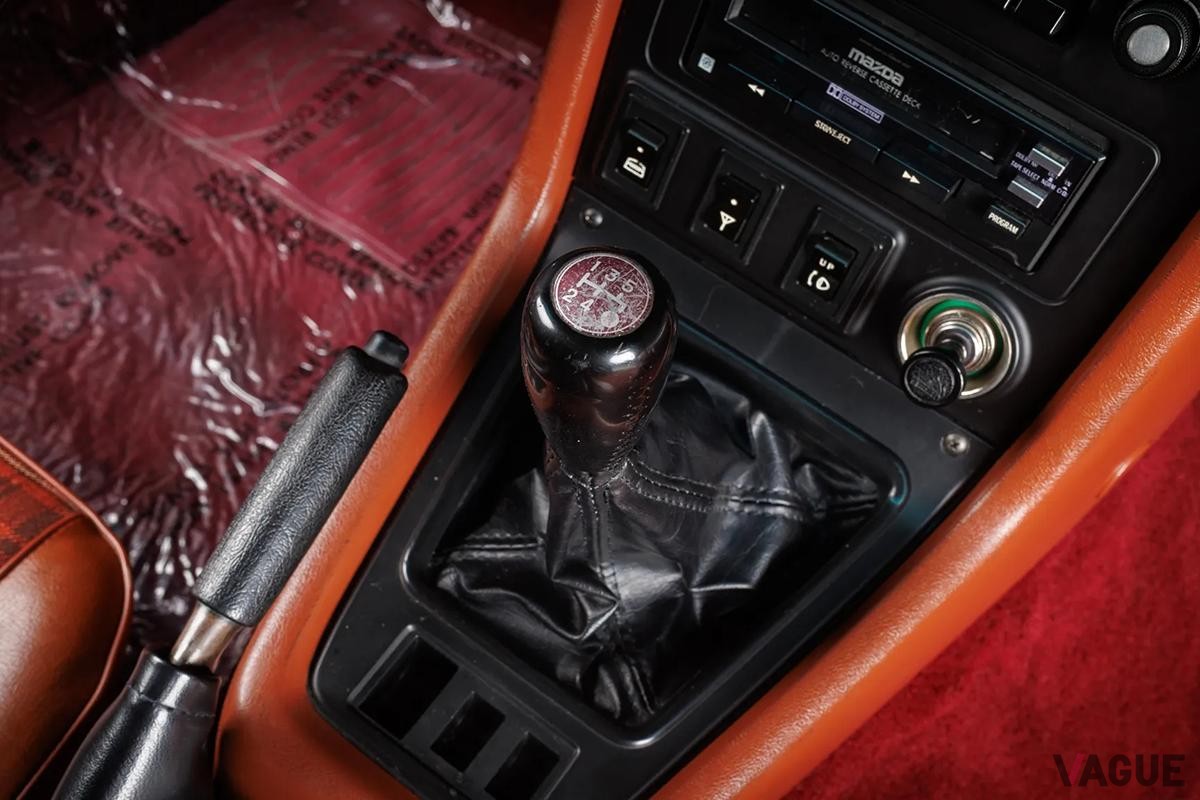 米国のオンラインオークションに出品中の1979年式マツダ初代「RX-7」（米国仕様）