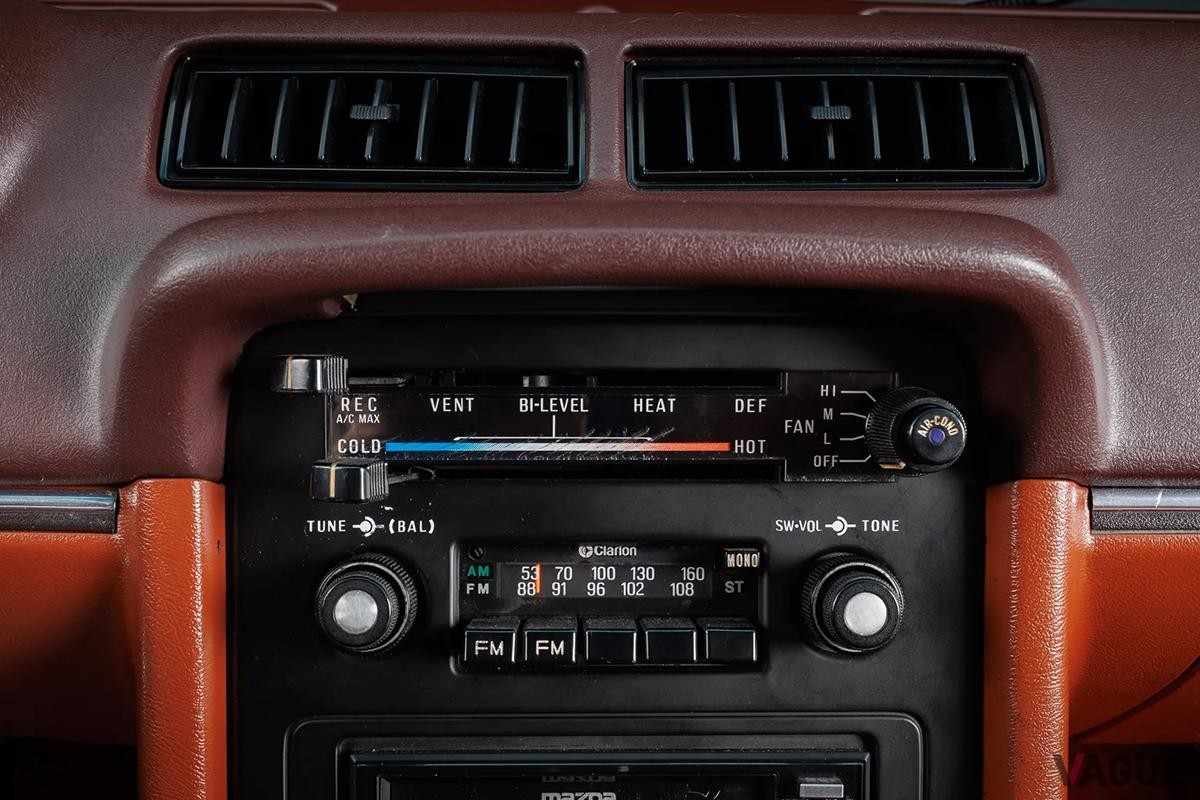 米国のオンラインオークションに出品中の1979年式マツダ初代「RX-7」（米国仕様）