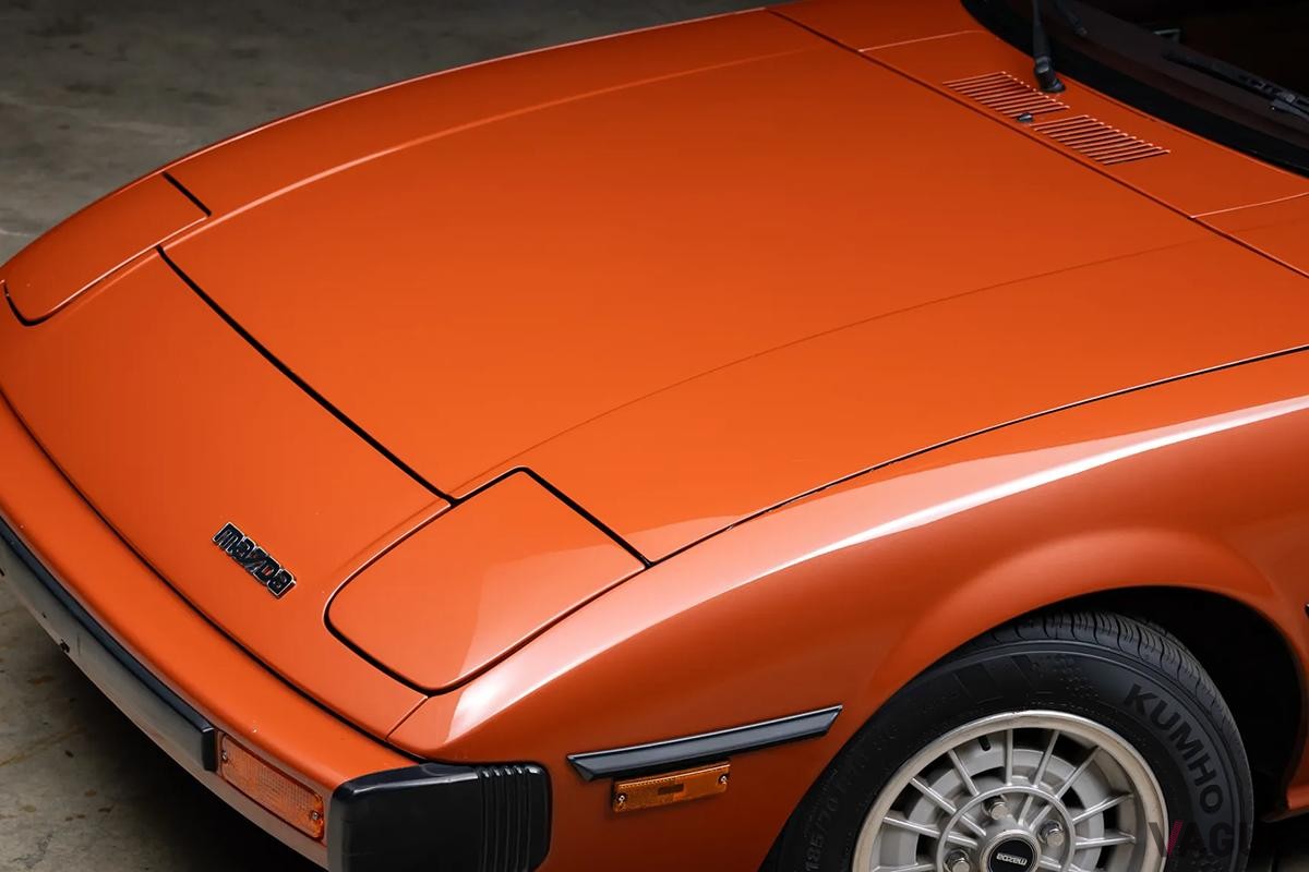 米国のオンラインオークションに出品中の1979年式マツダ初代「RX-7」（米国仕様）