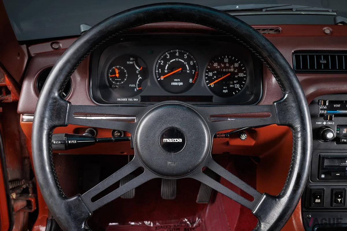 米国のオンラインオークションに出品中の1979年式マツダ初代「RX-7」（米国仕様）