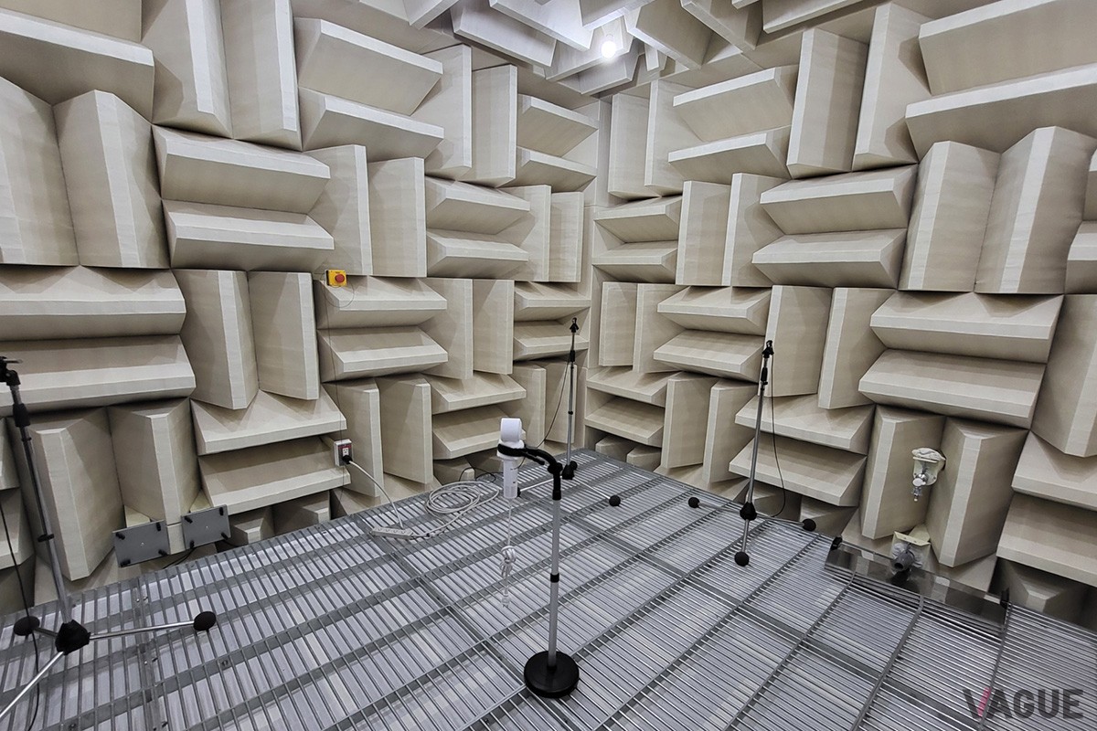 家電製品の騒音レベルの測定および周波数の解析などができる無響室などの試験設備も備える