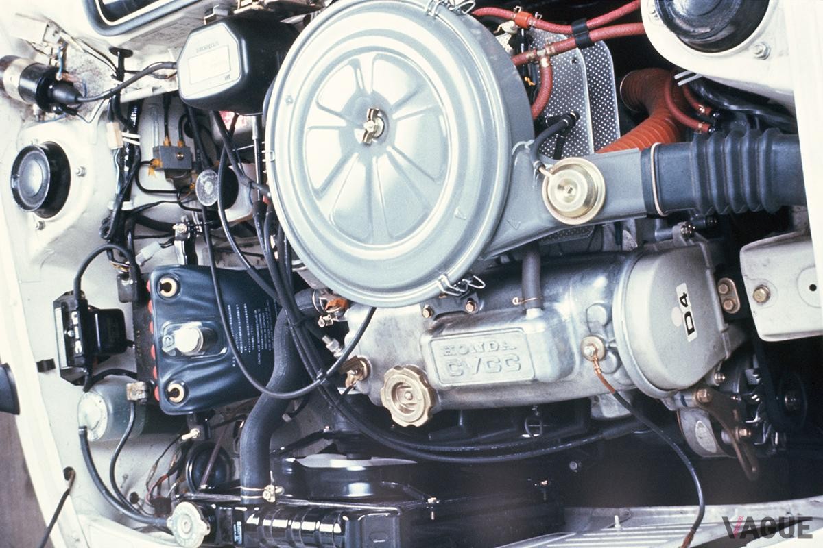1973年12月12日に発表されたホンダ初代「シビック」のCVCCエンジン