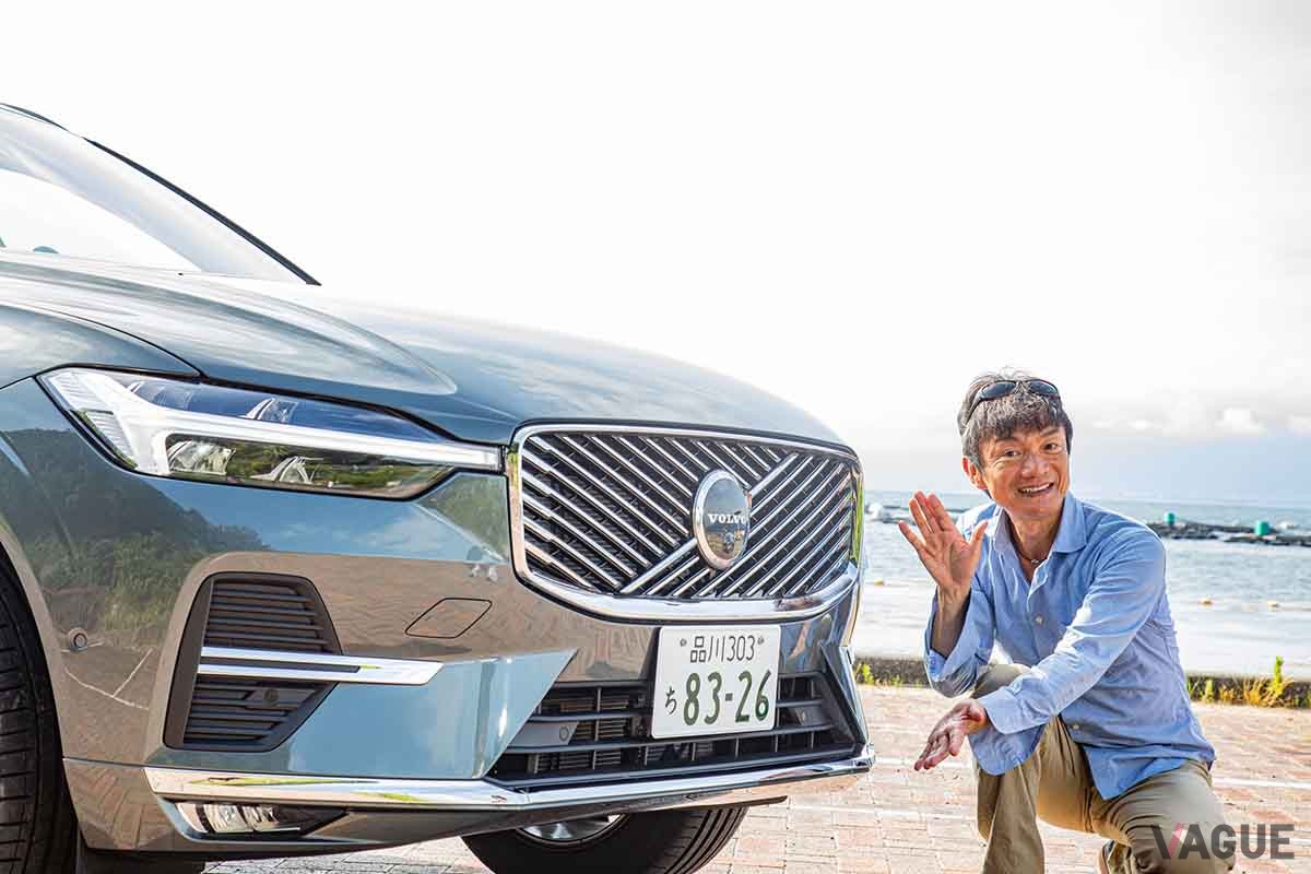 ボルボ改良新型「XC60」と筆者の岡本幸一郎氏