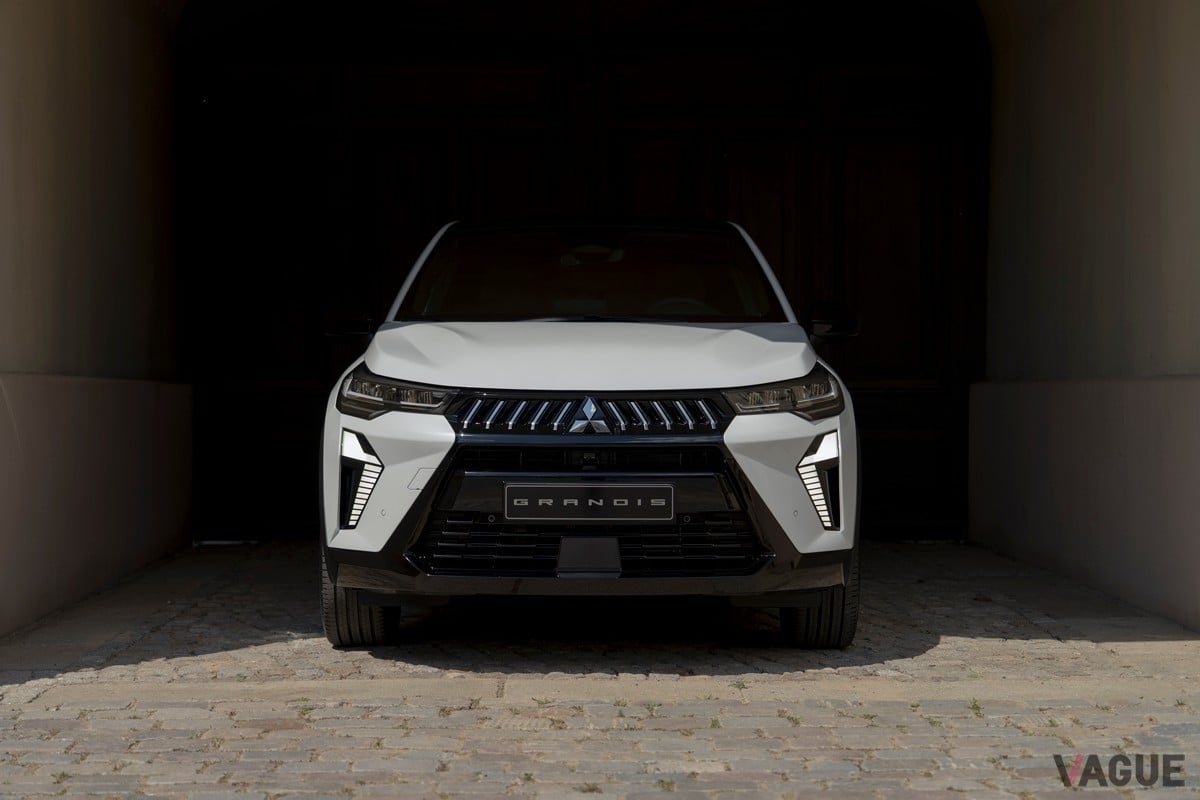三菱のアイデンティティ「ダイナミックシールド」を採用したフロントフェイス欧州市場向けのコンパクトSUV「グランディス」