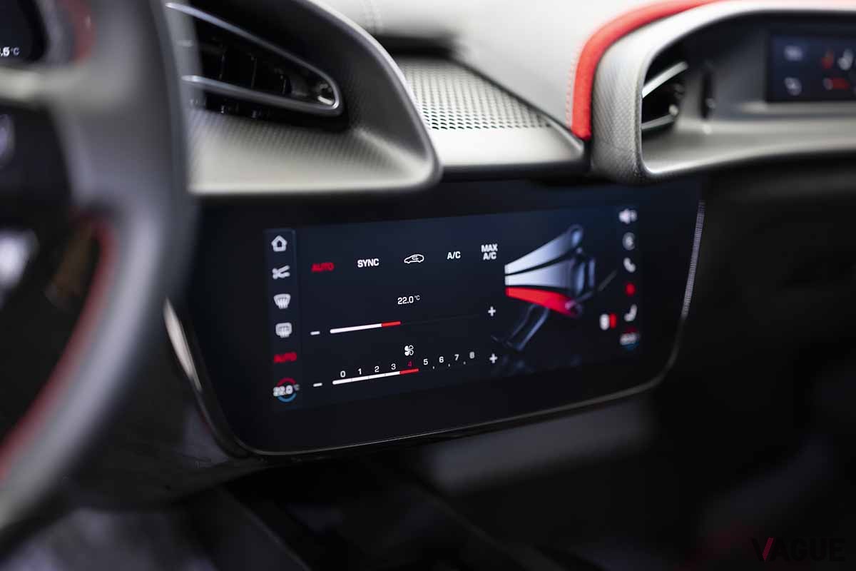 日本で初披露されたフェラーリ新型「アマルフィ」