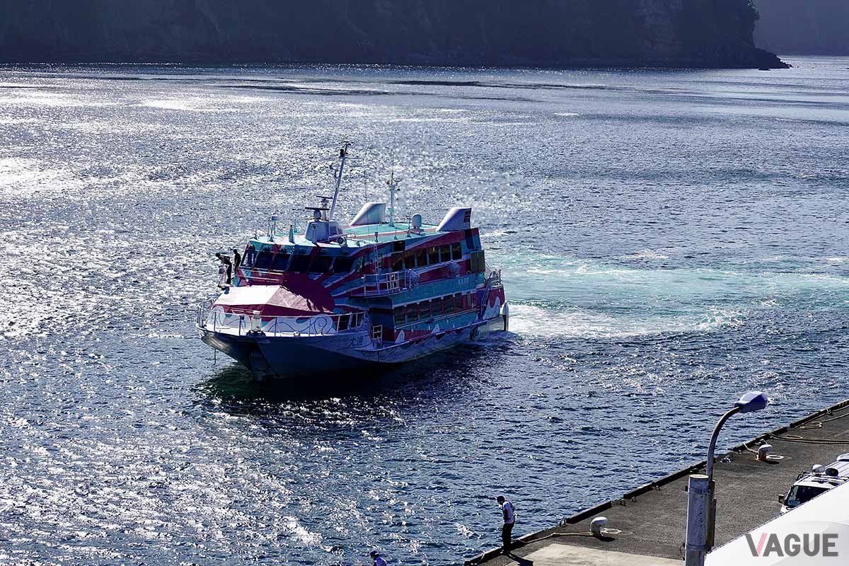 東京と伊豆諸島を結ぶ東海汽船のジェット船
