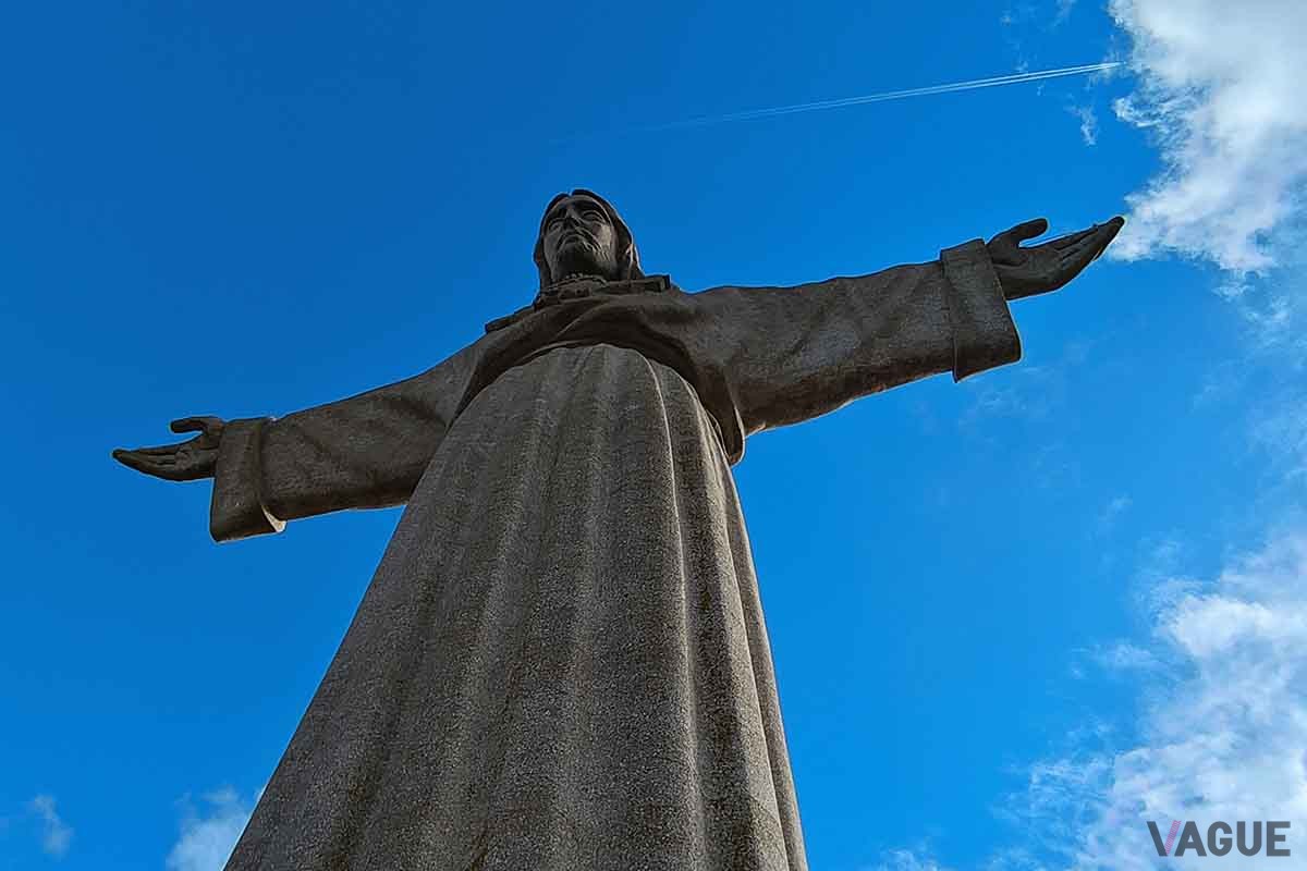 夏休み期間に海外旅行を計画している人も多いはずだが、万が一のための「海外旅行傷害保険」はどうすればいい？