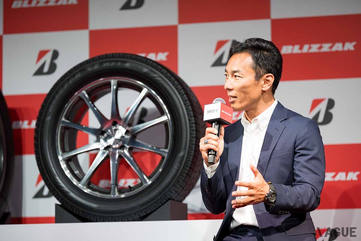 ブリザックWZ-1の印象をコメントするレーシングドライバーの佐藤琢磨選手