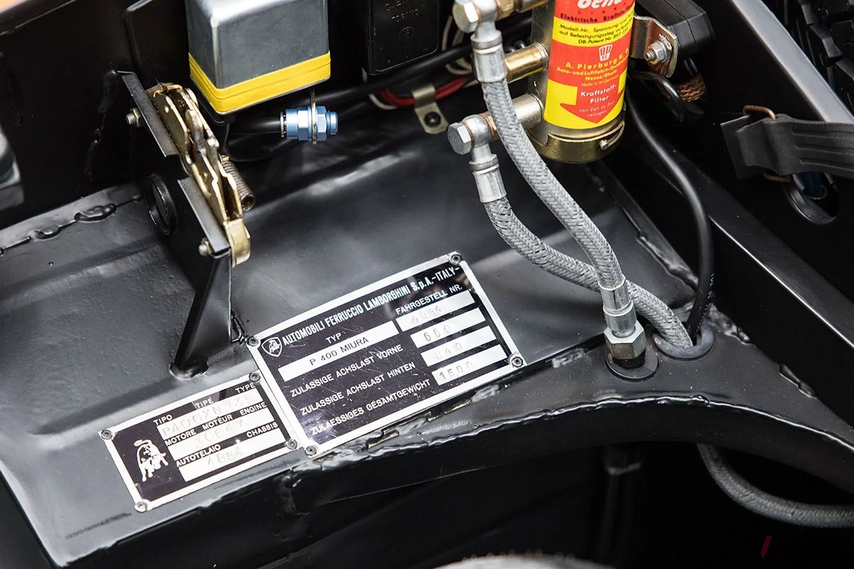 1971年式ランボルギーニ「ミウラ P400SV」（C）Broad Arrow Auctions LLC.