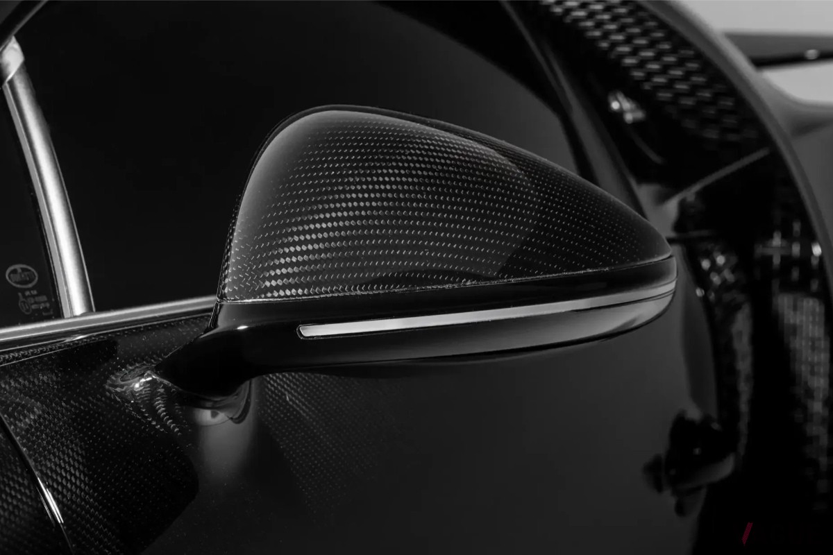 ブガッティ「シロン・スーパースポーツ300+」