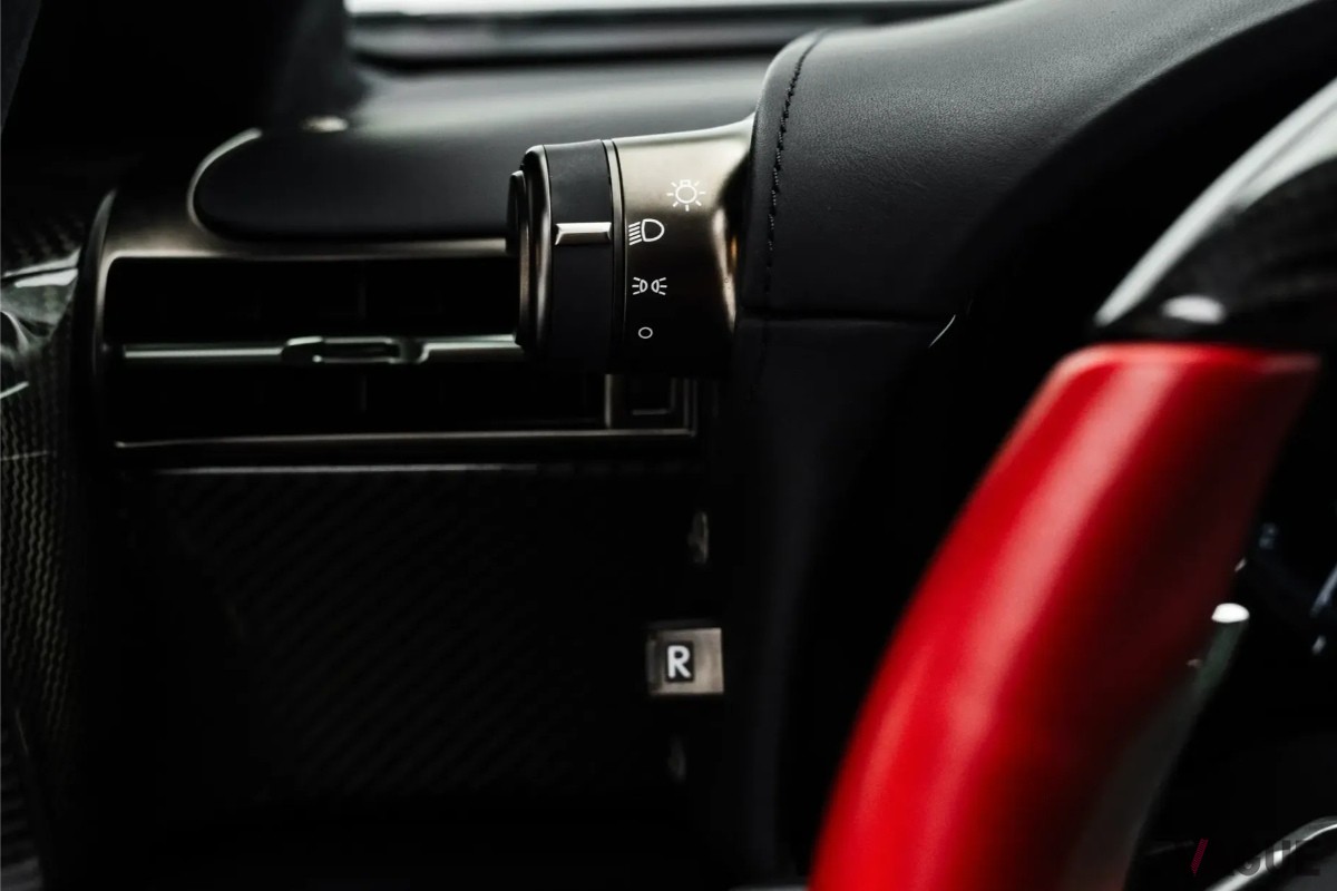 高級品専門の国際マーケットプレイス「JamesEdition」に出品された2012年式レクサス「LFA」