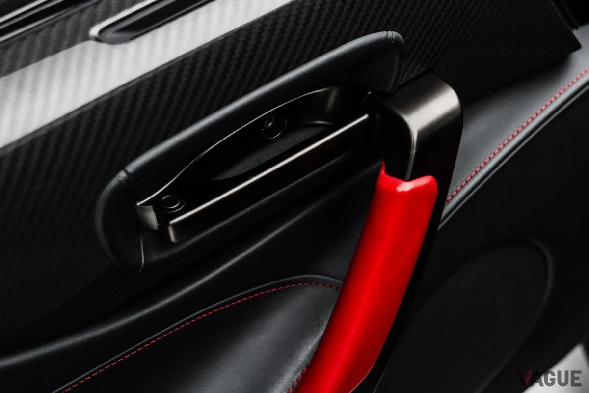 高級品専門の国際マーケットプレイス「JamesEdition」に出品された2012年式レクサス「LFA」