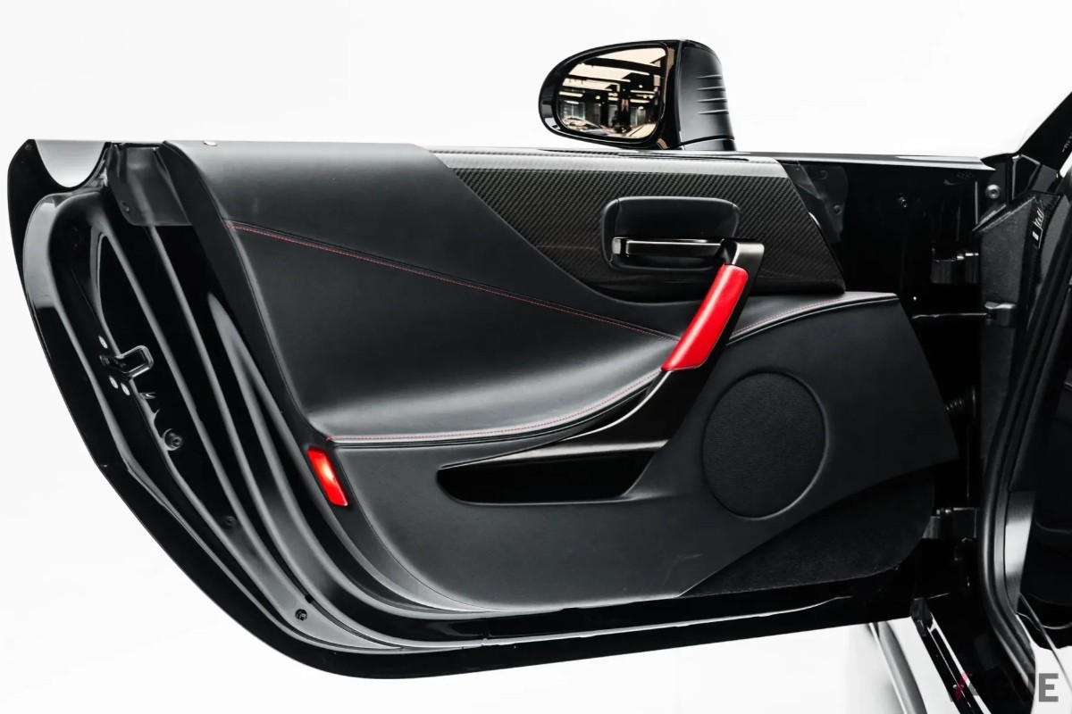 高級品専門の国際マーケットプレイス「JamesEdition」に出品された2012年式レクサス「LFA」