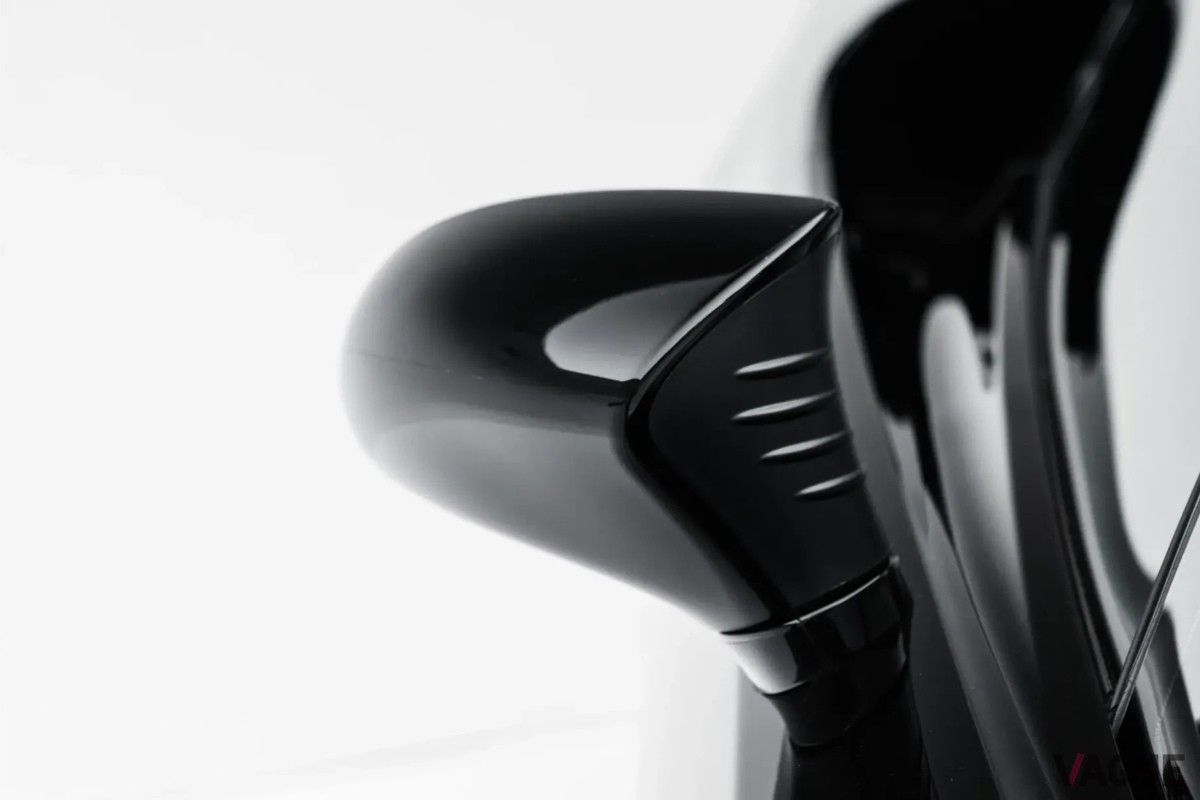 高級品専門の国際マーケットプレイス「JamesEdition」に出品された2012年式レクサス「LFA」