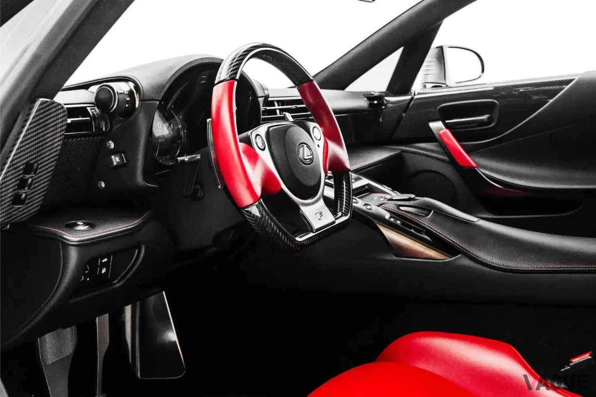 高級品専門の国際マーケットプレイス「JamesEdition」に出品された2012年式レクサス「LFA」