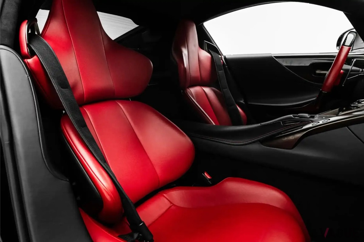 高級品専門の国際マーケットプレイス「JamesEdition」に出品された2012年式レクサス「LFA」