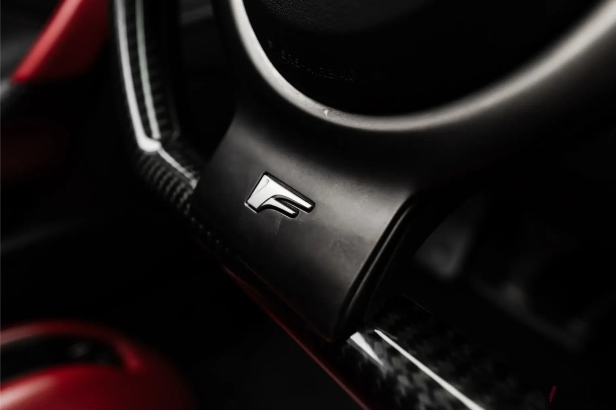 高級品専門の国際マーケットプレイス「JamesEdition」に出品された2012年式レクサス「LFA」