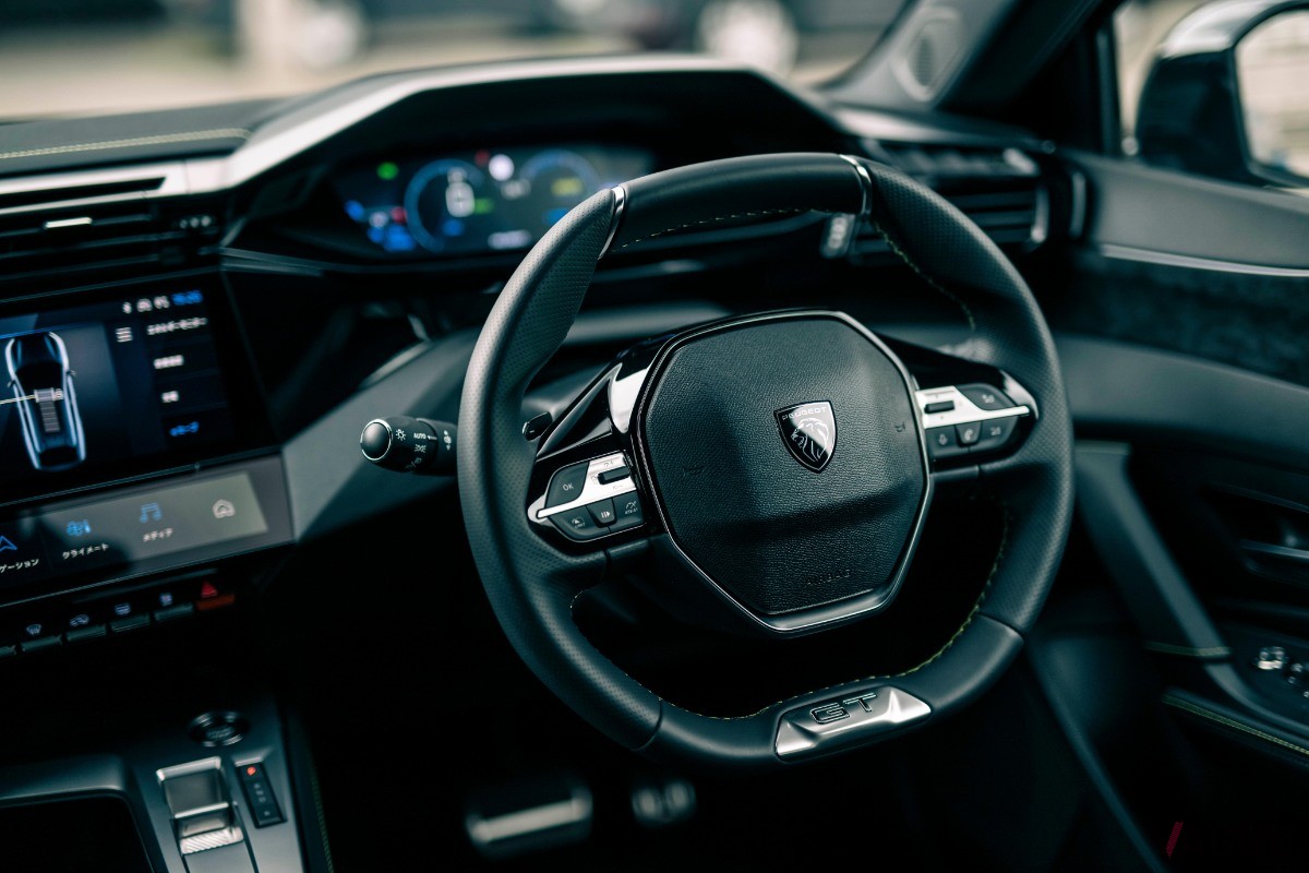 プジョー新型「408」