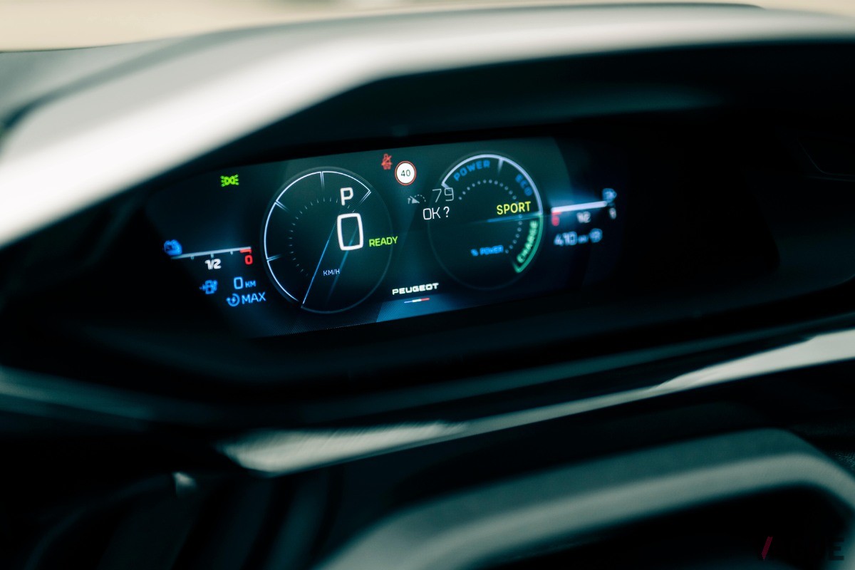 プジョー新型「408」