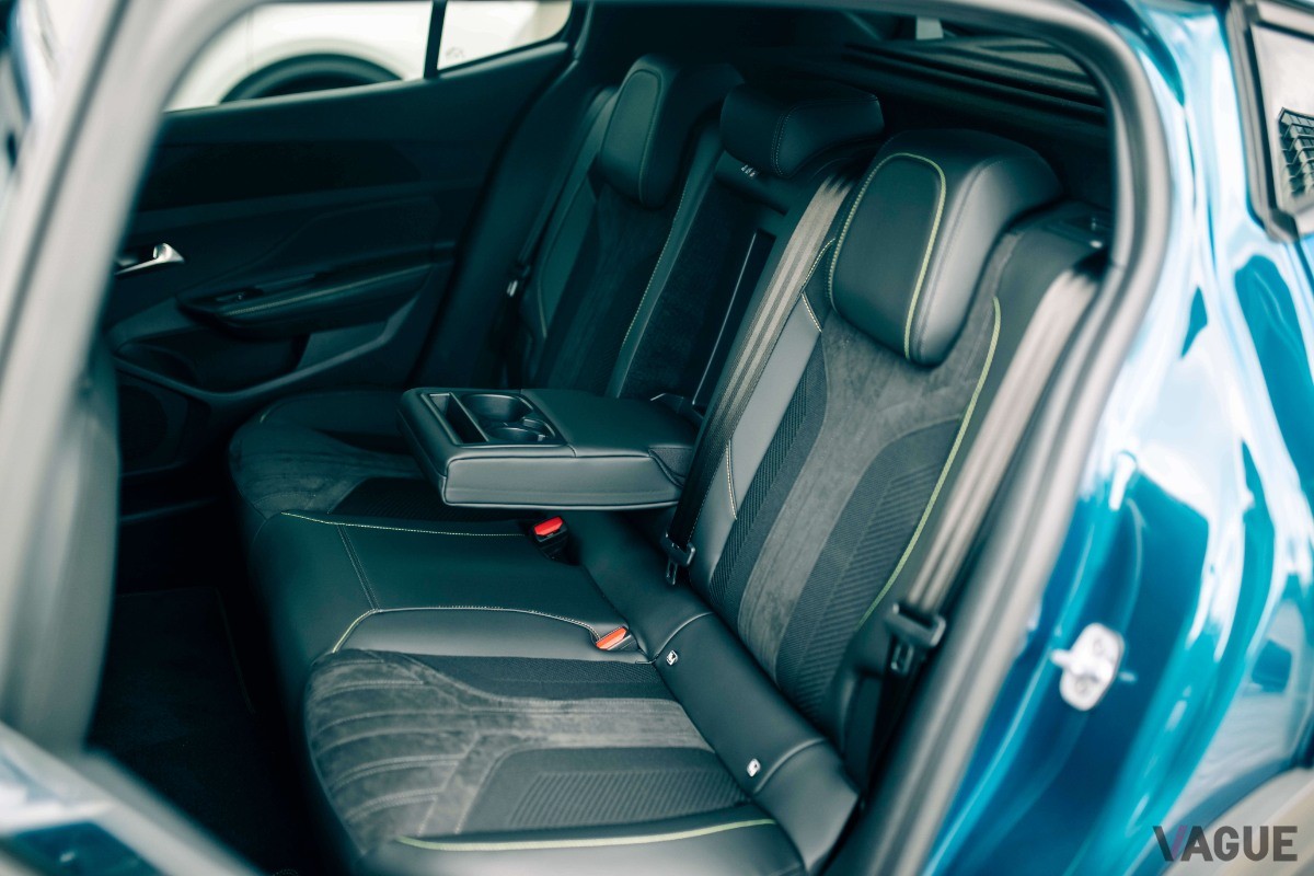 プジョー新型「408」