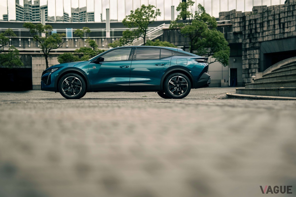 プジョー新型「408」