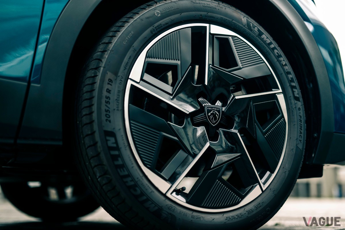 プジョー新型「408」