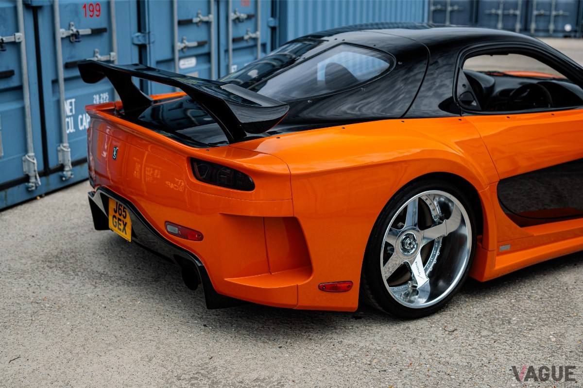 ヴェイルサイド製ボディキットを装着した1992年式マツダ「RX-7」