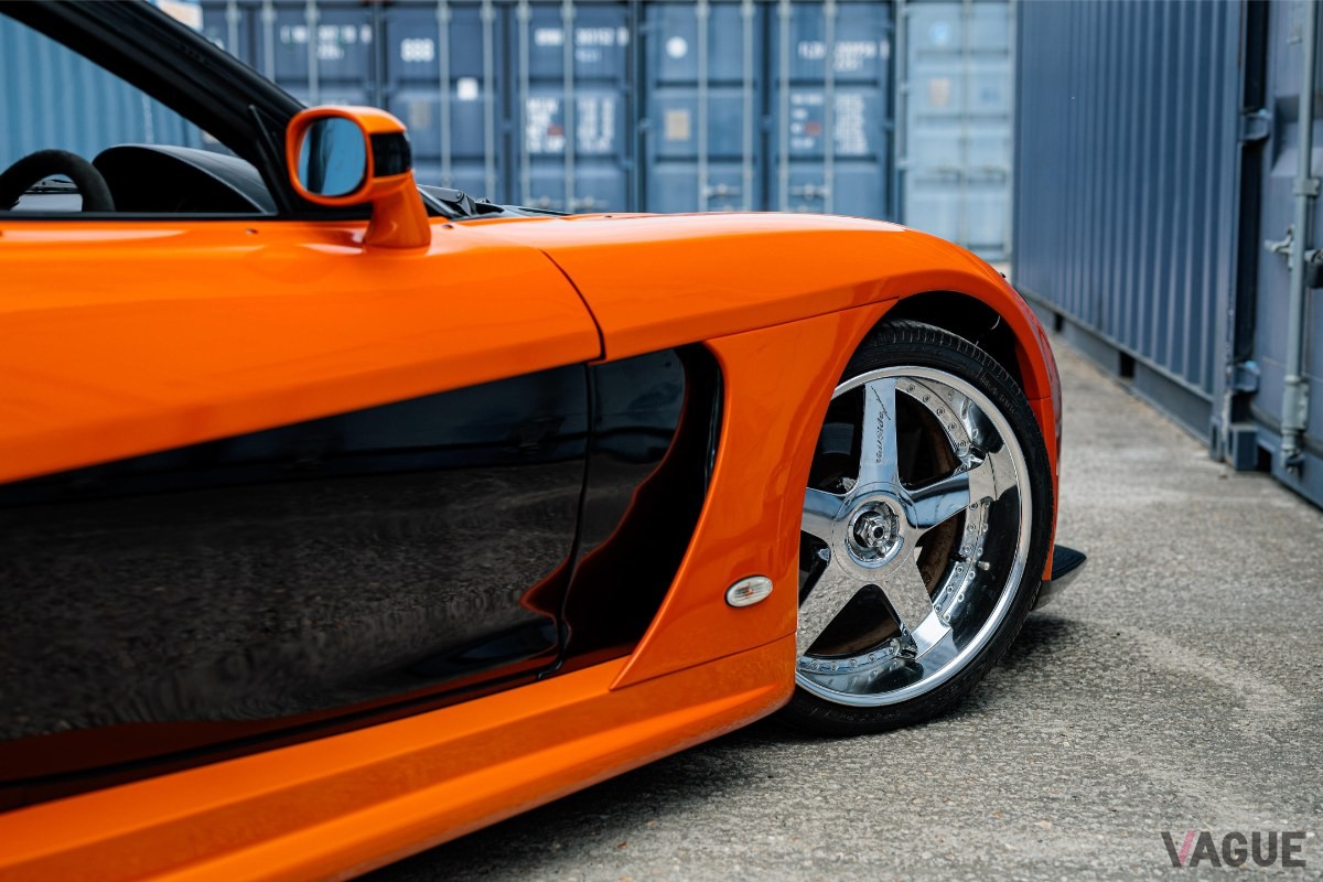 ヴェイルサイド製ボディキットを装着した1992年式マツダ「RX-7」