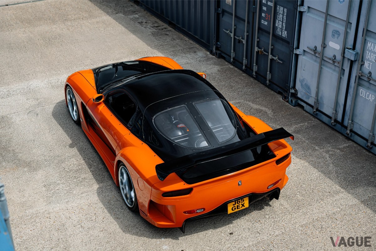 ヴェイルサイド製ボディキットを装着した1992年式マツダ「RX-7」