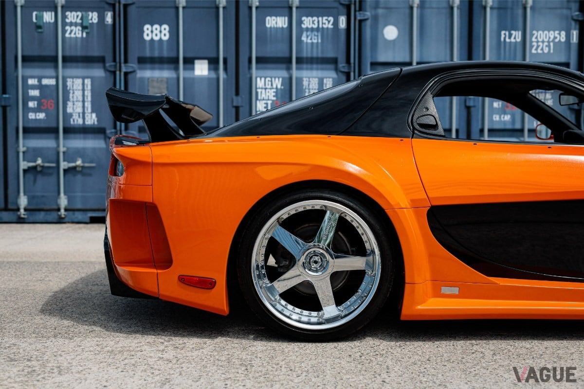 ヴェイルサイド製ボディキットを装着した1992年式マツダ「RX-7」