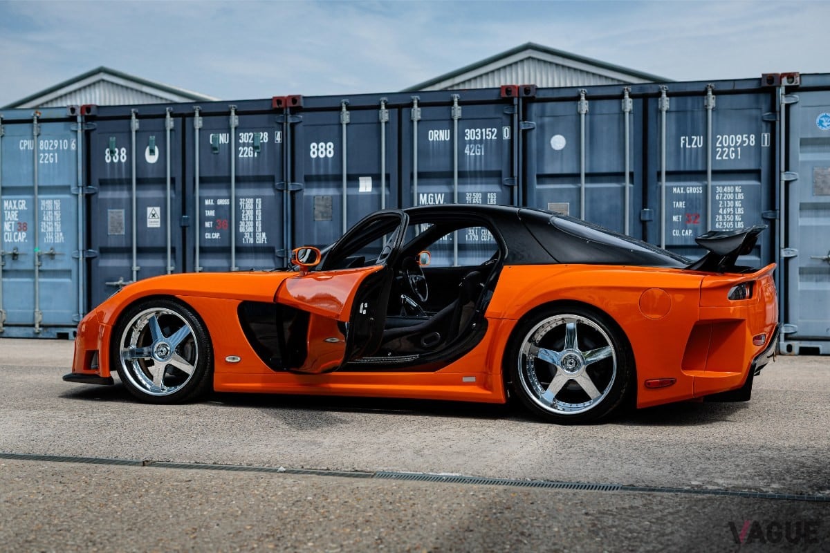 ヴェイルサイド製ボディキットを装着した1992年式マツダ「RX-7」