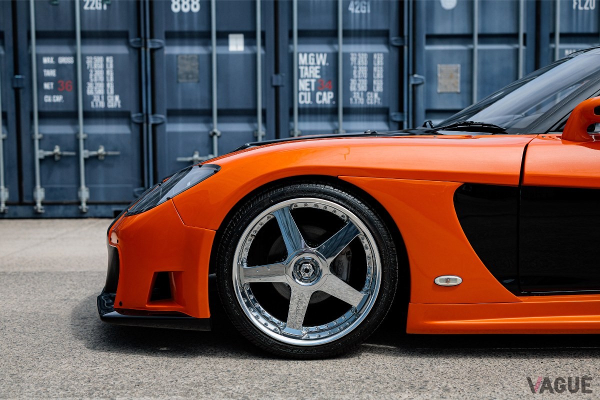 ヴェイルサイド製ボディキットを装着した1992年式マツダ「RX-7」