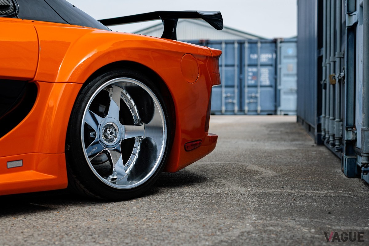 ヴェイルサイド製ボディキットを装着した1992年式マツダ「RX-7」